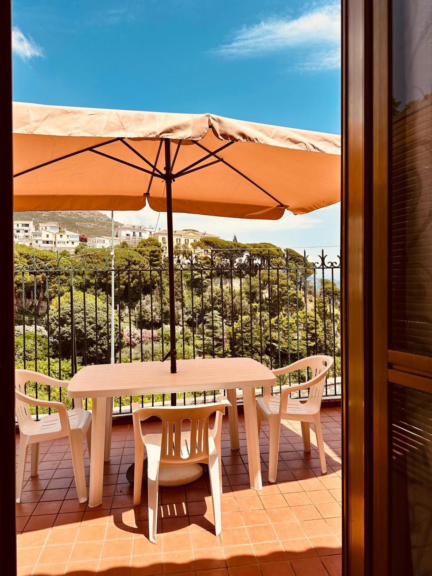 La Casa Gialla Vietri Εξωτερικό φωτογραφία